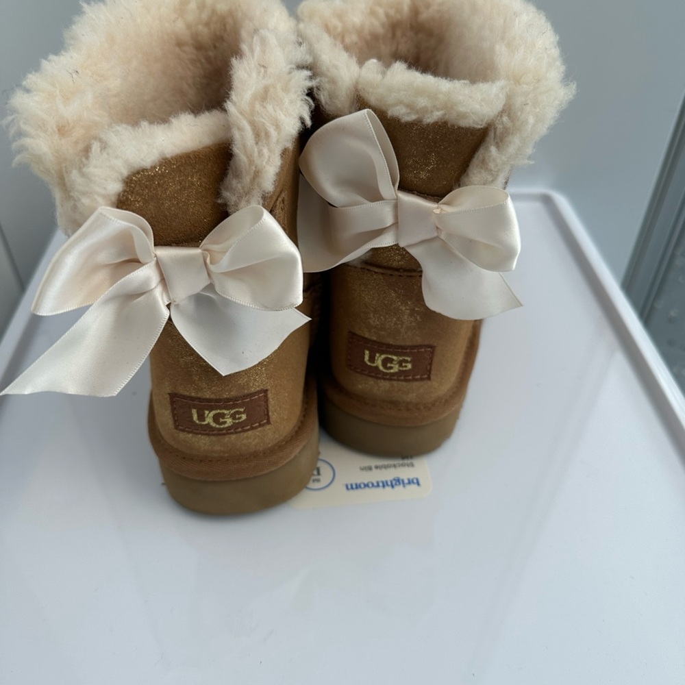 UGG Bow Chestnut Shimmer Suede Boots with Cream Satin Bows 🎀 Size 7 US
